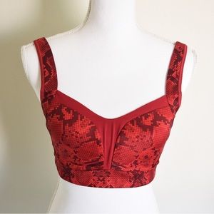 LULULEMON Ta Ta Tamer III 34DD Snake Red Tide Cranberry Sports Bra Logo NO PADS